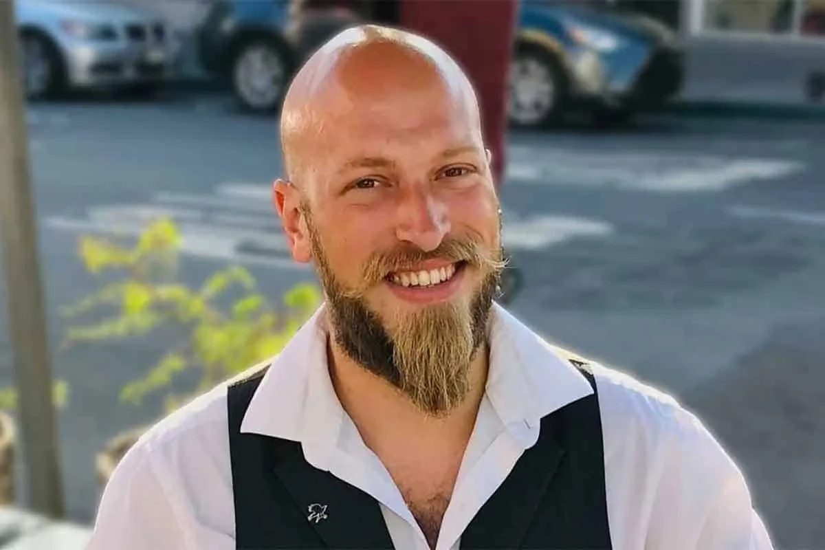 Medium-length Brett beard 2024