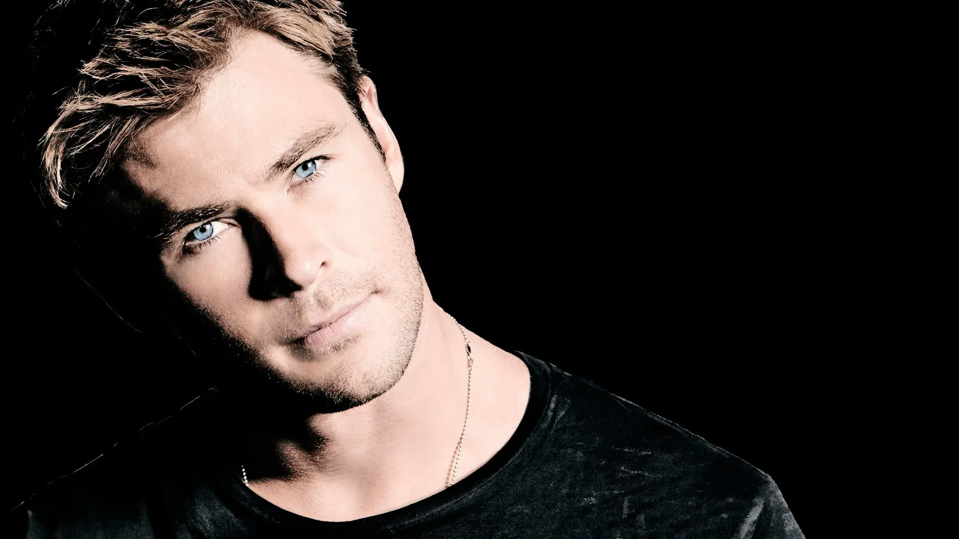 Chris Hemsworth stubble